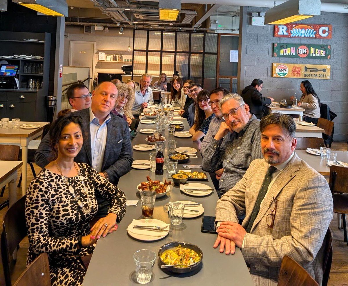 🎡 Second Stop: London 🎡
When London calls the brightest membership pros, this is what unfolds:
A whirlwind of bold ideas, savory flavors, and laughter echoed through the room.
This is where sparks turn into flames—the kind that ignite game-changing partnerships! 🥂