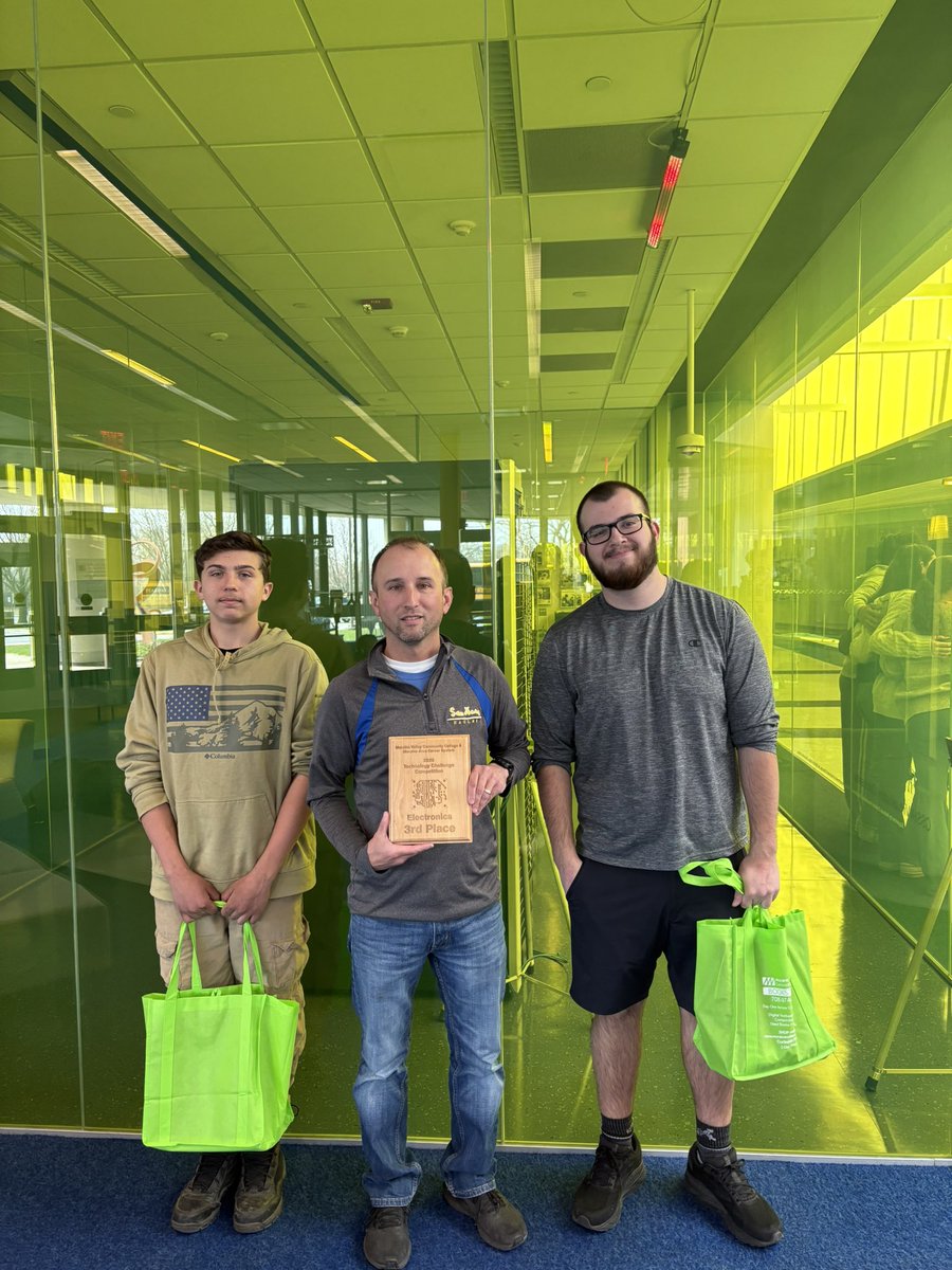 SandburgCAD's tweet photo. Landon and Ian took home 3rd place today at the MVCC Tech Challenge for Electronics! @SandburgHS https://t.co/oDNJnPakvJ