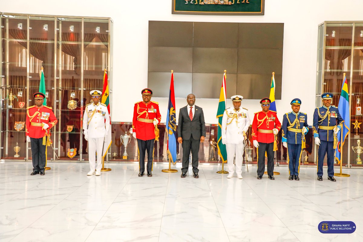 Ghana_Navy's tweet photo. The President of the Republic and Commander in Chief of the Ghana Armed Forces, His Excellency John Dramani Mahama arrived at the Ghana Military Academy, clad in a magnificent naval ceremonial uniform, for the 2025 Ghana Military Academy Graduation Parade. https://t.co/FZH8OJTEUv