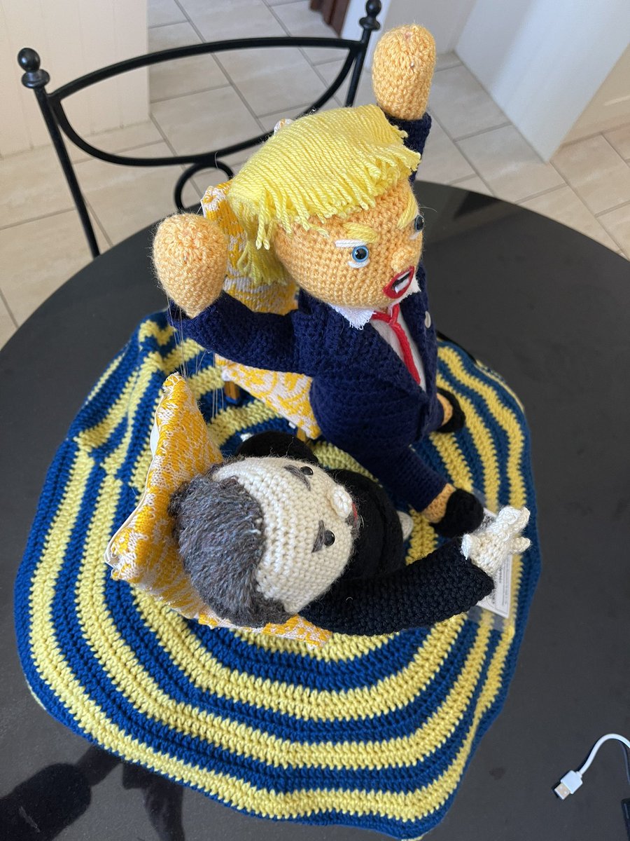 ajaysmithathome's tweet photo. @AntiTrumpCanada Here’s what should have happened. A good old backhander across the orange face… https://t.co/BbnBqdcnNK