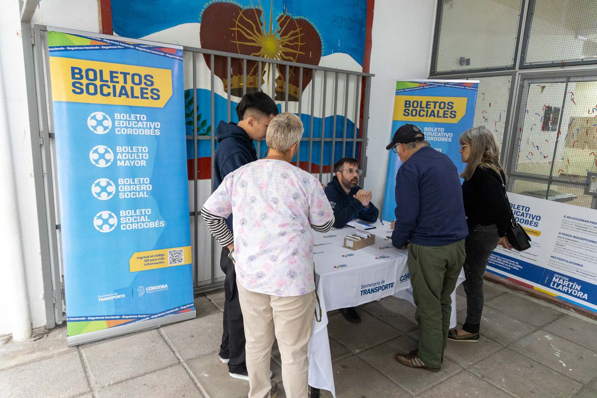 marcerodio's tweet photo. ¡Seguimos recorriendo las escuelas con el #BEC! 🚌🙌

En un trabajo conjunto entre el @gobdecordoba y la @MuniCba, visitamos el IPEM 181 Cornelio Saavedra para resolver consultas sobre el Boleto Educativo Cordobés, destinado a alumnos, docentes y personal de apoyo. 💳 https://t.co/E9ZttQz4Nj