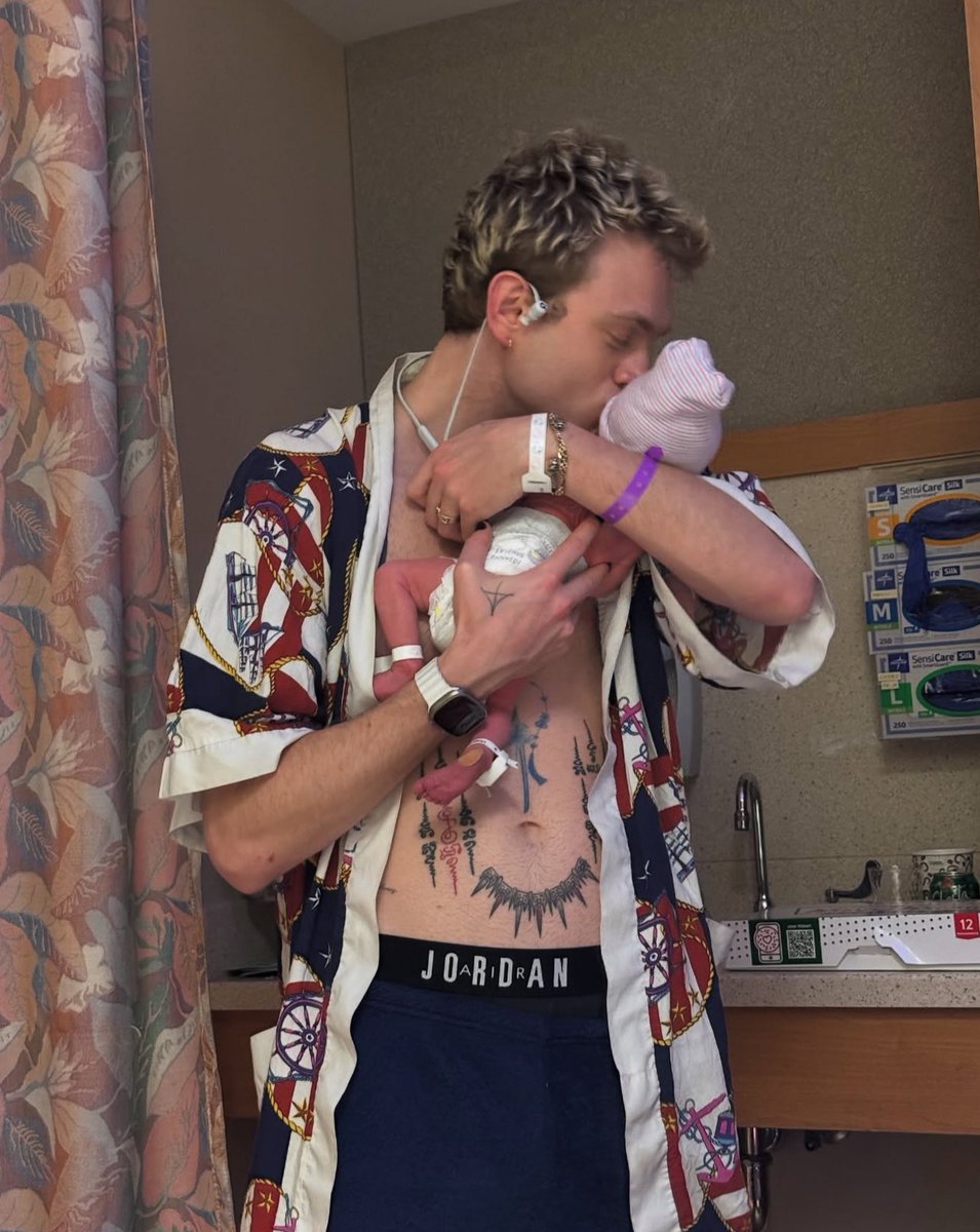 kerryxrose's tweet photo. still can't believe one of our boys is a dad now!! congrats tris ❤️ https://t.co/YmvyDTeieW