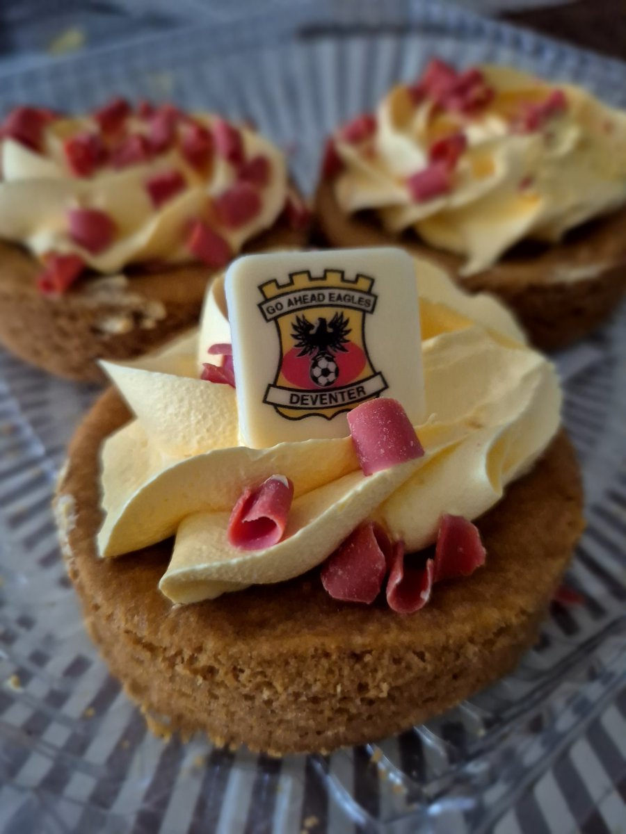 Lindelange's tweet photo. Een zoet moment ❤️💛 Wij gaan naar de kuip 💪🔥 We vreten ze op... @GAEagles #azGAE #kowet #bekerfinale2025 #hallojumbo https://t.co/05KbYlboPZ