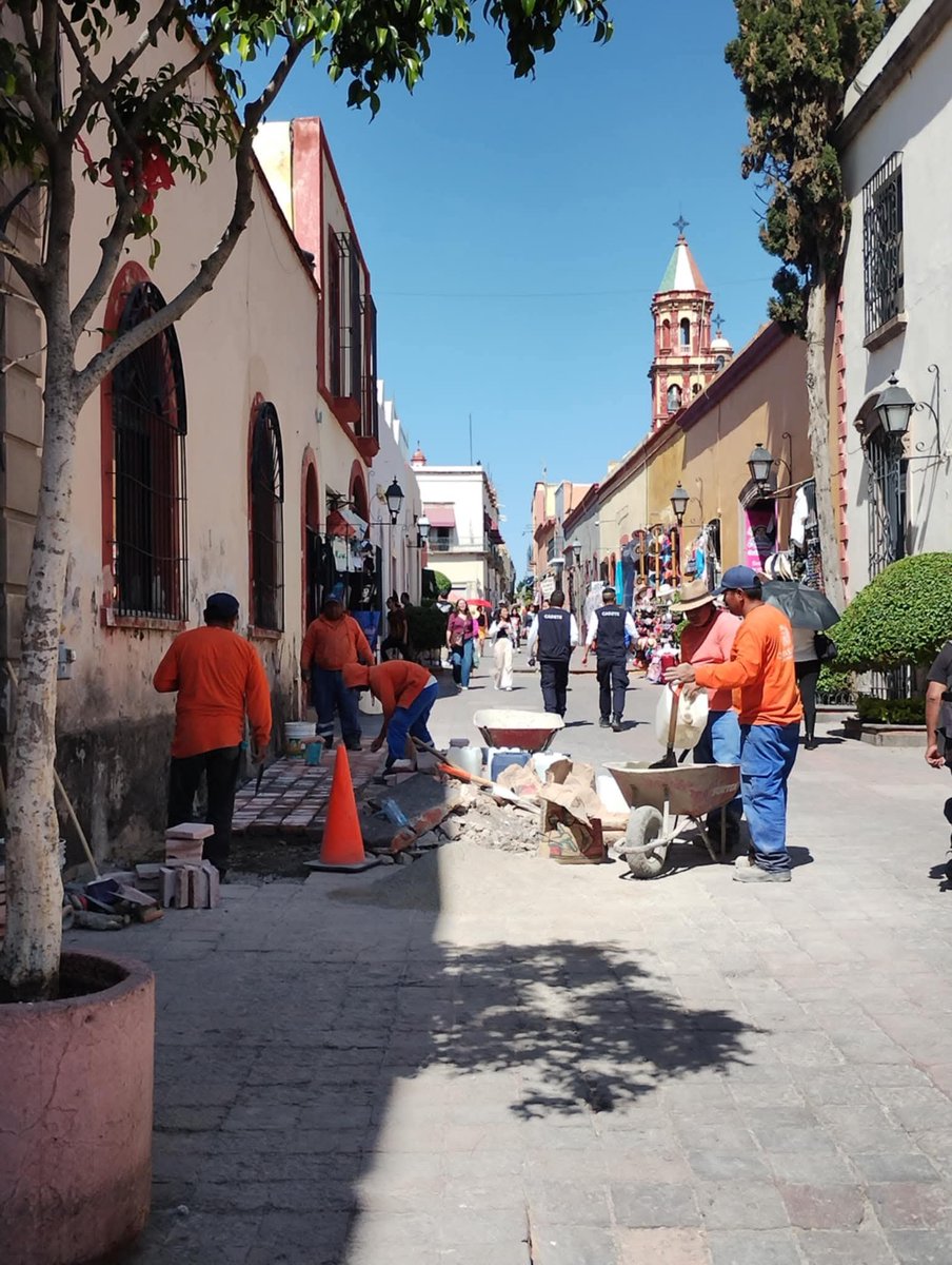 dakserelin98149's tweet photo. DENUNCIA CIUDADANA❗❗

Quita el municipio bancas de andador 16 de septiembre, sin consideración y sin respetar quizás el reglamento del INAI, municipio altera la imagen del andador citado, poniendo desorden ala imagen urbana. https://t.co/11RRLGRDQO