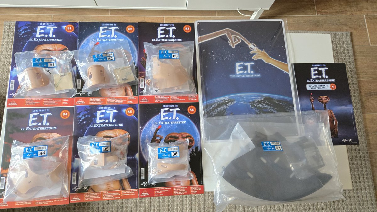 Victor_E_T's tweet photo. El envio 16 acaba de llegar! ¡Con la placa de regalo y comenzamos con las costillas, la estructura de la espalda y los sensores! Hora de montar 👽👽 #planetadeagostini #altaya #fanhome https://t.co/9hvE8iICVi