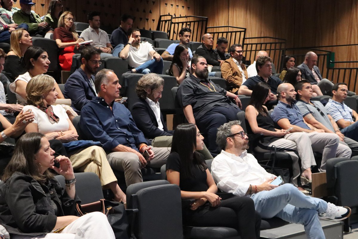 Secretaría de Turismo de Jalisco (@secturjal) on Twitter photo En coordinación con <a href="/filmajalisco/">Filma Jalisco</a>, se presentaron los primeros proyectos, además de una reunión con productores de cine en Los Ángeles.
Una estrategia que impulsa el turismo, el empleo y la economía local. Jalisco se proyecta al mundo.
#AlEstiloJalisco
#FILMAJalisco En coordinación con <a href="/filmajalisco/">Filma Jalisco</a>, se presentaron los primeros proyectos, además de una reunión con productores de cine en Los Ángeles.
Una estrategia que impulsa el turismo, el empleo y la economía local. Jalisco se proyecta al mundo.
#AlEstiloJalisco
#FILMAJalisco