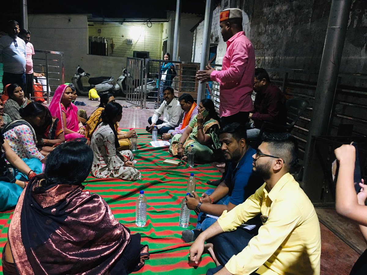 Jharahul201's tweet photo. 'गांव चलो अभियान' के तहत कैम्प मंडल के वार्ड 30 प्रगतिनगर में बैठक आयोजित की गई। यह अभियान हमारा एक संकल्प है, जिसके माध्यम से हम भाजपा सरकार की जनकल्याणकारी योजनाओं और विकास कार्यों की जानकारी सीधे जनता तक पहुंचा रहे हैं।
@BJP4CGState
@KiranDeoBJP 
@PurshottamDew15 https://t.co/lsBwJVmU8S