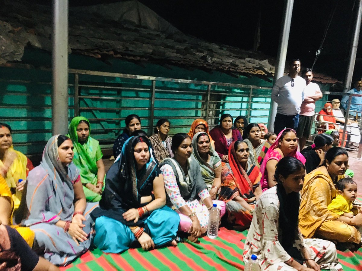 Jharahul201's tweet photo. 'गांव चलो अभियान' के तहत कैम्प मंडल के वार्ड 30 प्रगतिनगर में बैठक आयोजित की गई। यह अभियान हमारा एक संकल्प है, जिसके माध्यम से हम भाजपा सरकार की जनकल्याणकारी योजनाओं और विकास कार्यों की जानकारी सीधे जनता तक पहुंचा रहे हैं।
@BJP4CGState
@KiranDeoBJP 
@PurshottamDew15 https://t.co/lsBwJVmU8S