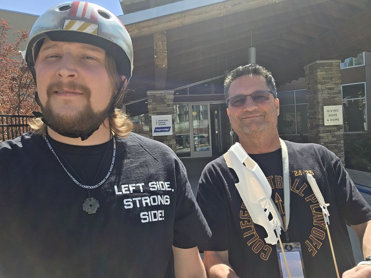 ShelbieTHarris's tweet photo. No jersey but I'm done with Day 20 (Barry Sanders wore it best). Only Dan Marino (13) days left.
Two greats during my Pops' era.
The #LeftSideStrongSide and #NoSidelines shirt was the perfect choice for his last day helping me through it.
And I scored a "rad" #StarWars toy. https://t.co/BSzFioPffD