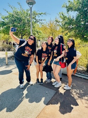 Cynthia4prax's tweet photo. Sólo puedo decir GRACIAS 🤗 a TODOS los que me apoyan, para seguir impulsando a mis jóvenes a cumplir sus metas y sueños.
#SisePuede #SpanishDep #SpanishAP @UTEP
@CollegeBoard
@SanElizarioHS
@SanElizarioISD
@TroyEnriquezSE https://t.co/zmGRjFMrAq