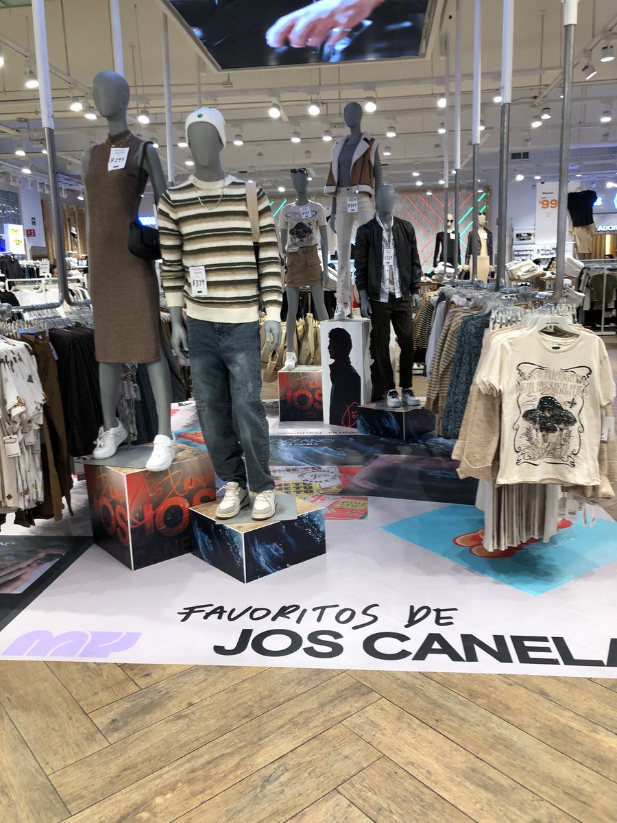 LareGonzalez's tweet photo. Lo irreal que parece esto. De ir a ver los favoritos de Jos, pasamos a ir a ver su colección 🤍🩶 🥺 @JosDice #JosCanela #JOSCANELA #JOSCANELAxMALAYERBA #PonteFreshConMalayerba https://t.co/q1PtgHmg3A