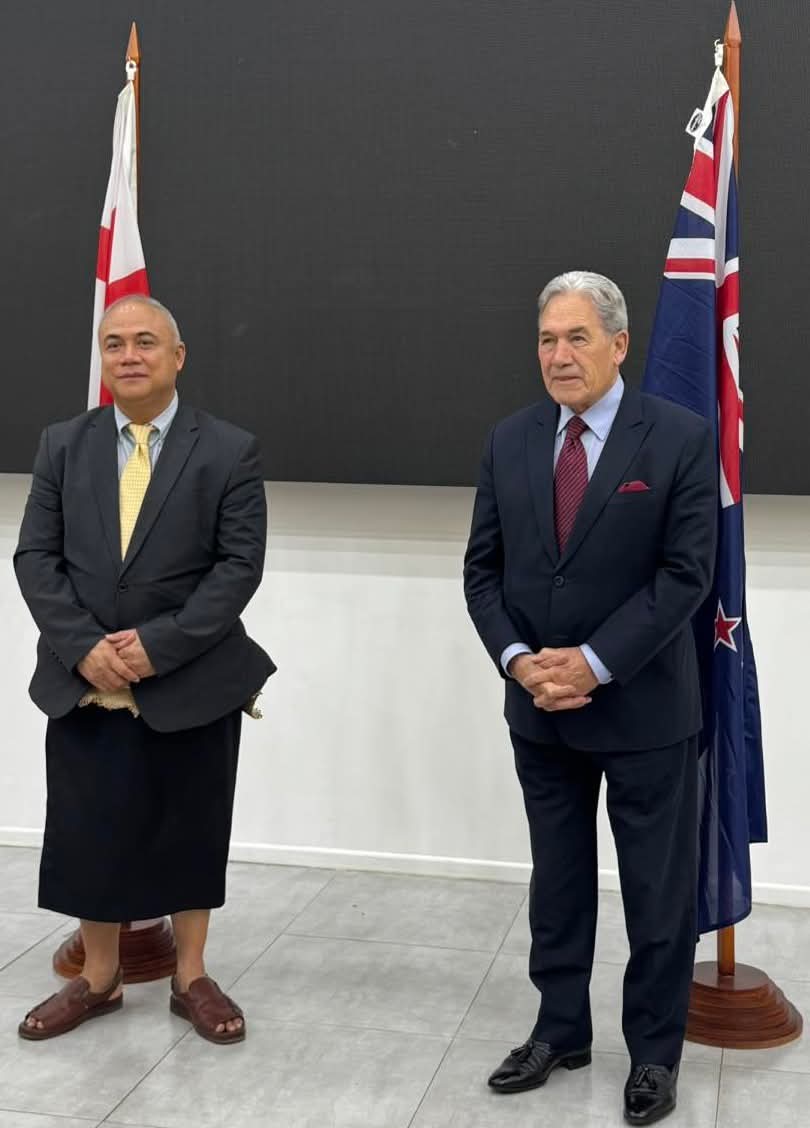 🇹🇴🇳🇿 This morning at Fa’onelua, PM Hon. Dr. Eke, HRH Crown Prince Tupouto’a ‘Ulukalala &amp; Cabinet welcomed NZ Deputy PM Rt Hon. Winston Peters and his delegation on their Pacific Mission 2025. Talks focused on strengthening Tonga–NZ ties &amp; regional cooperation.