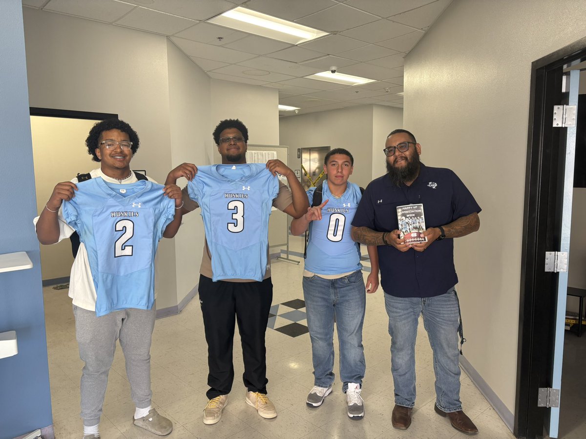 ChapinHuskiesFB's tweet photo. Thank you to our AP’s for all that they do for our Huskies! 🐾 🩵 🐺#HuskyFamily #WRTN #LockInLevelUp https://t.co/aWmjryEDcP