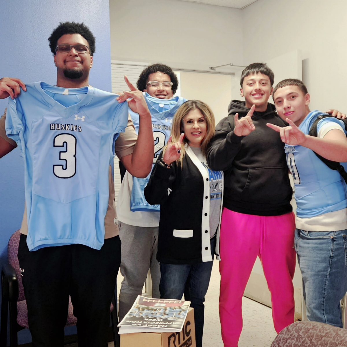 ChapinHuskiesFB's tweet photo. Thank you to our AP’s for all that they do for our Huskies! 🐾 🩵 🐺#HuskyFamily #WRTN #LockInLevelUp https://t.co/aWmjryEDcP