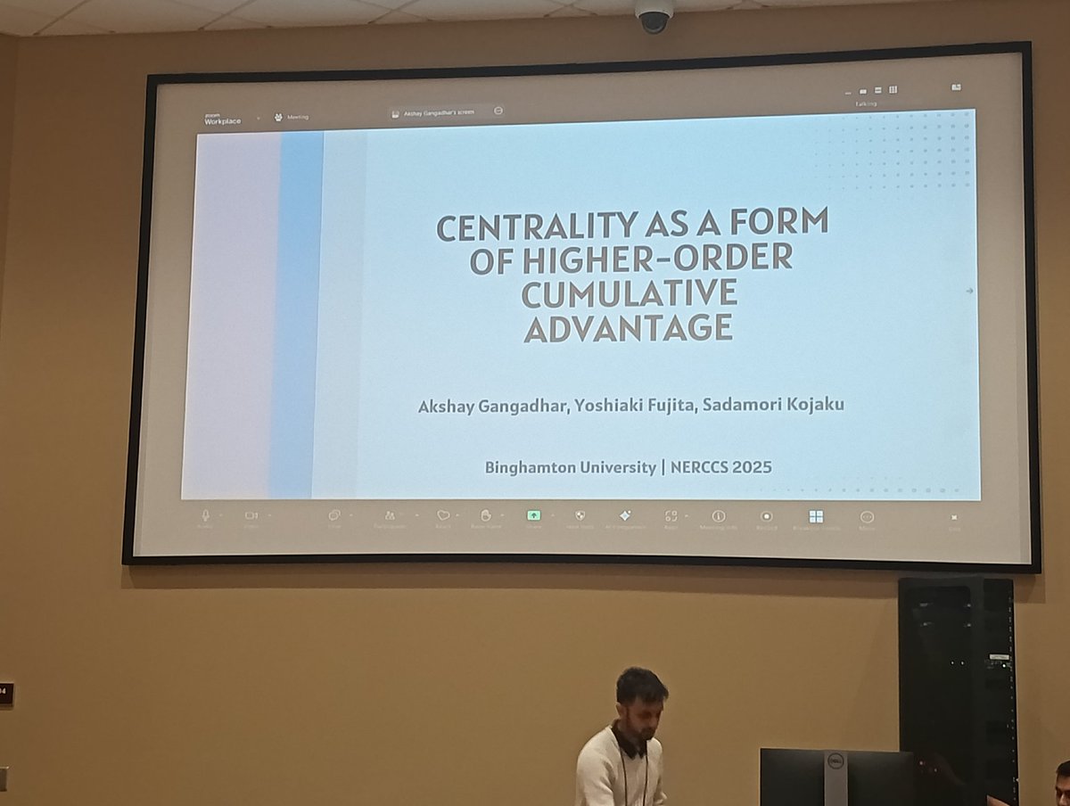 amahury0's tweet photo. Closing the afternoon #complexnetworks session, Akshay Ganadhar discusses how to use network centrality as a benchmark to characterize high-relevant papers in scientific literature.
#NERCCS2025 https://t.co/d4ugqKj4bU