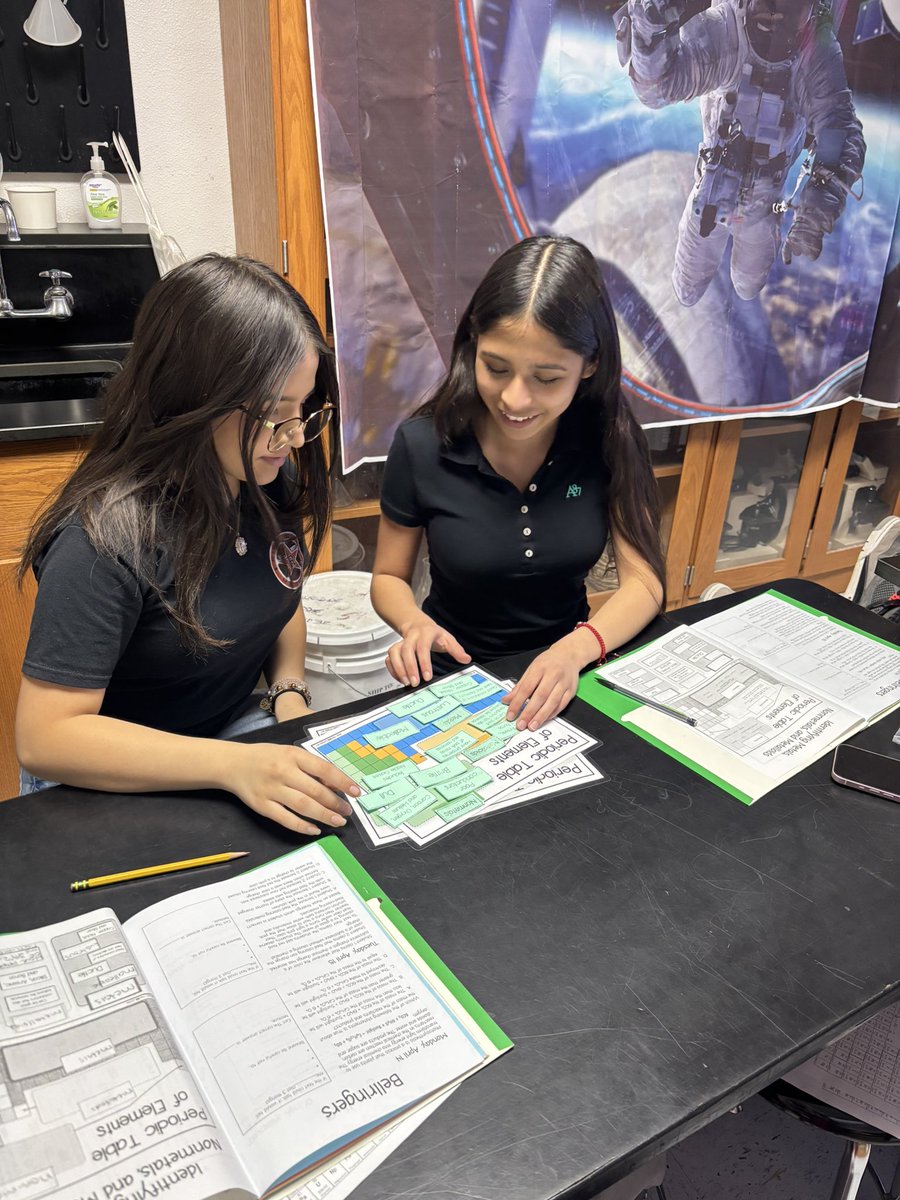 mindy_sam_science tweet media