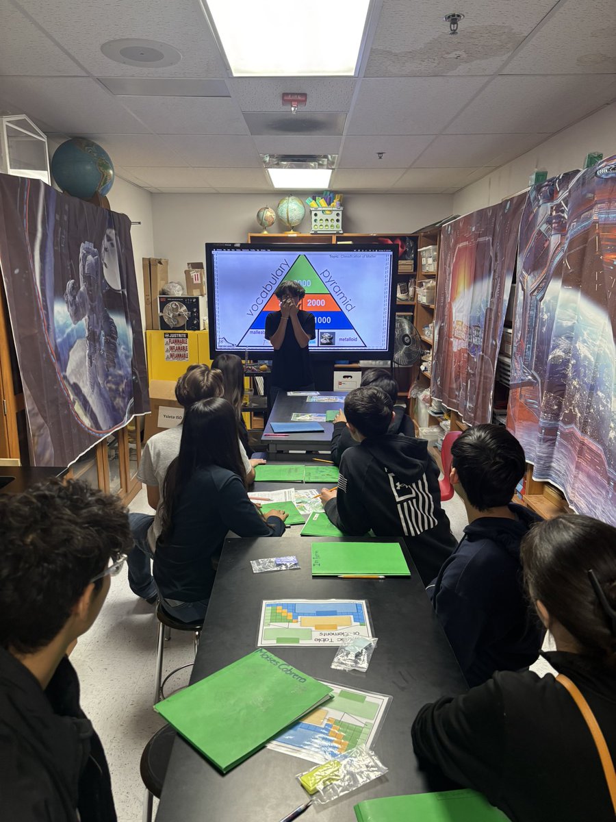 Staar Science Blitz is 🔥 

Love working with <a href="/buenosDiaz_sci/">Marcela Blanco</a> and Ms. Martinez