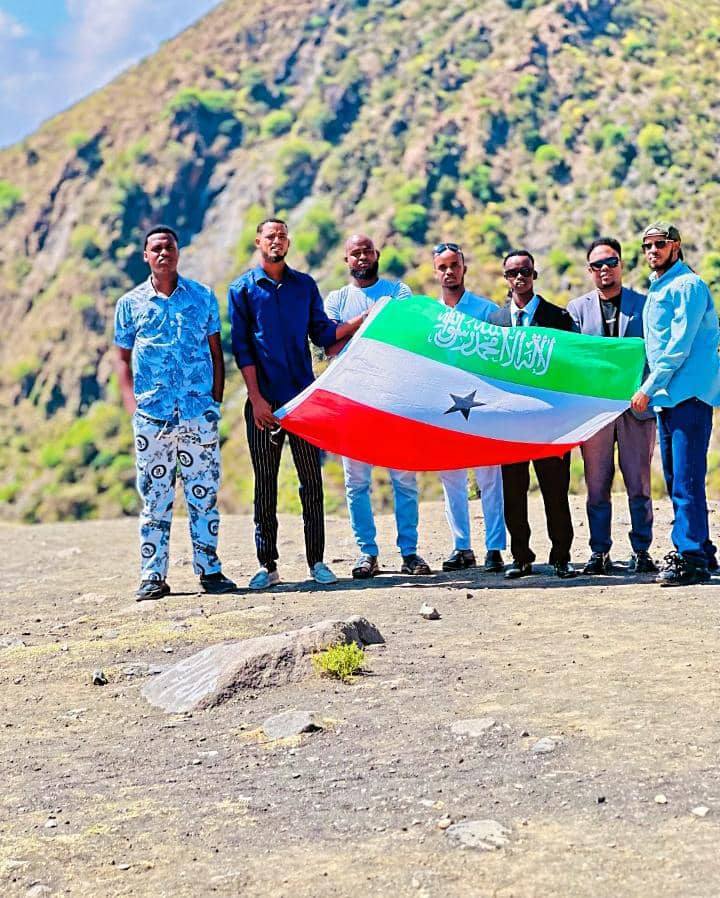 SaeedAbdikariim's tweet photo. Somaliland the most strategic and beautiful country in East Africa.
Deegan qurxoon Hudisaa ah
Nin alle ku beeraa faan leh
Somaliland baa saasa.
#Somaliland
#Hudisa
#Shiikh https://t.co/funT0kh6KX