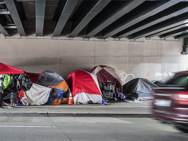 darlingube's tweet photo. "the old cars" this is what seattle looks like btw https://t.co/pHvEIFcucp