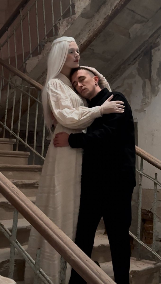 Здымалі кіно ў палацы:)
Здагадайцеся, якую ролю грала😌