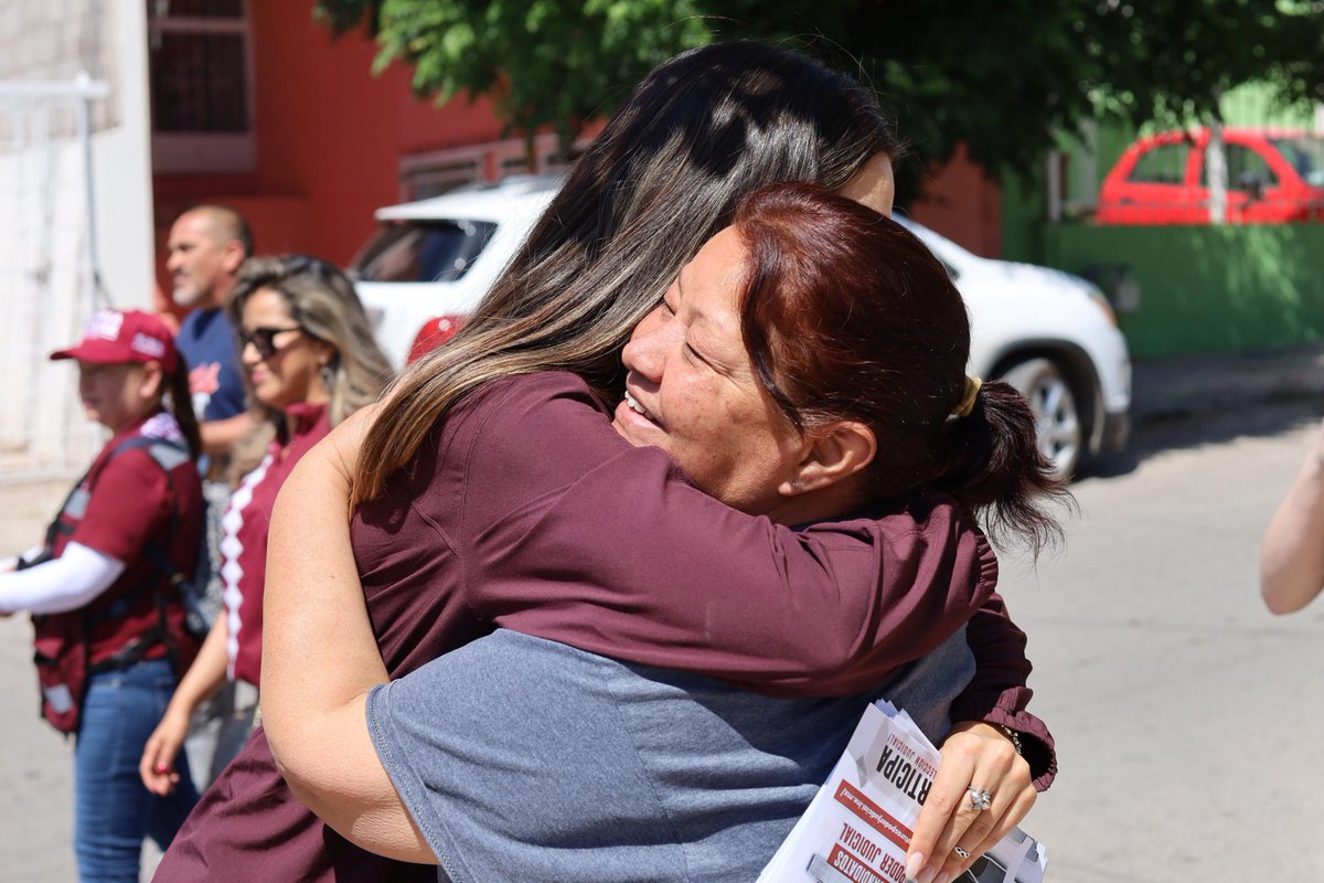 AndreaChavezTre's tweet photo. Con las botas bien puestas, regresamos a la Colonia Mármol I en Chihuahua, para compartir con las y los vecinos los avances de la Cuarta Transformación.

Además, aprovechando el pronunciamiento del TEPJF, animamos a todos a participar este 1 de junio en la elección judicial. https://t.co/gqXKUglPOx