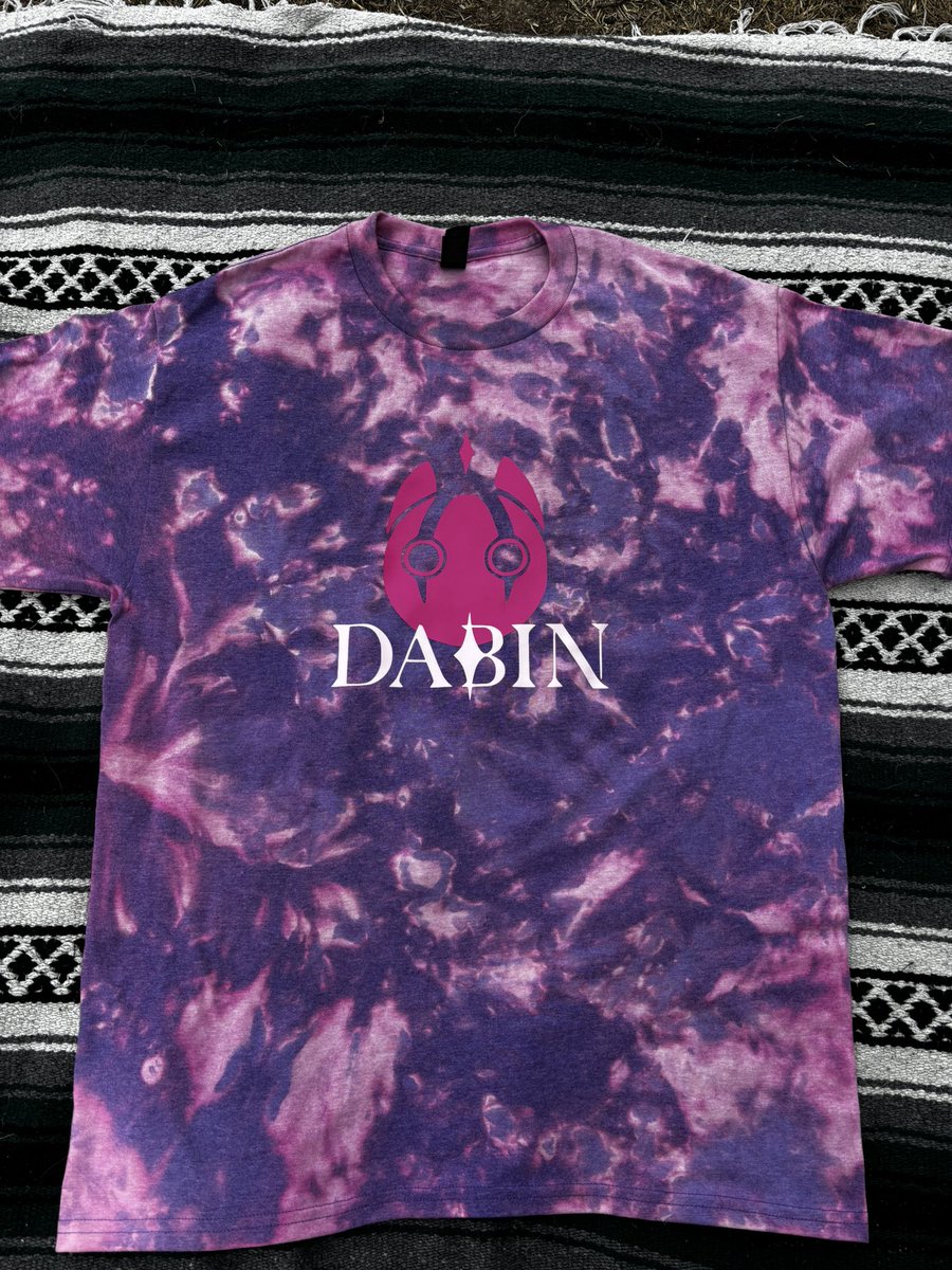 🩷 Dabin bleach dye 🩷

$25 shipped! 

Size large 🌟