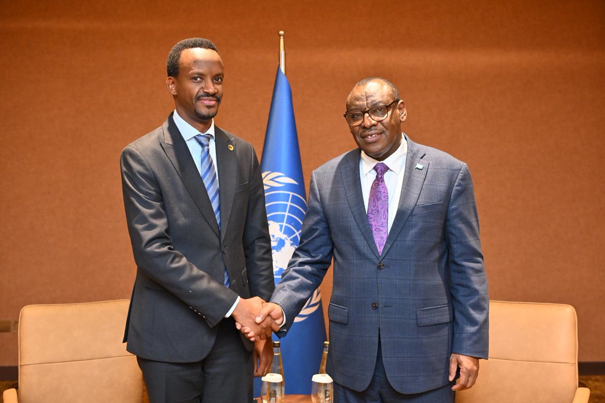 ECA_OFFICIAL's tweet photo. On the sidelines of #ARFSD11, @ECA_OFFICIAL Exec. Sec. @ClaverGatete & @EACCASSOA's Exec. Dir. Eng. Richard Gatete met & agreed to align efforts on liberalizing air transport, emphasizing planning & harmonized regulations for a safer, connected Africa.
#CASSOA #AfricaIntegration https://t.co/gMOHgKY7JI