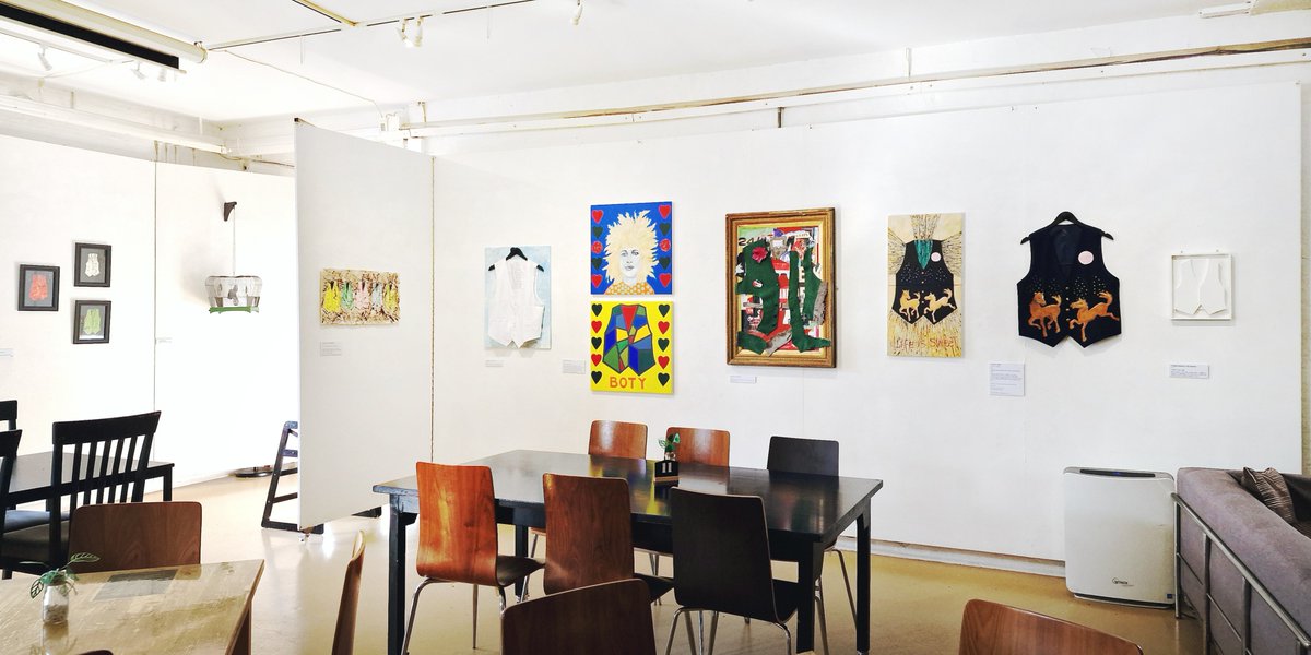 creek_creative's tweet photo. Visit on its #LastWeekend Artist/Curator Robert Lamoon's #SoloShow "Ode to the #Waistcoat: A Creative Exploration". Explore Bob's unique multi-faceted vision in 2D & 3D. Best in person, opens 10am-4pm (Tue 1st - Sun 13th April, Upper Gallery).
#WaistcoatArt #Faversham #NewPaintings #FurnitureAsSculpture #ArtInstallation