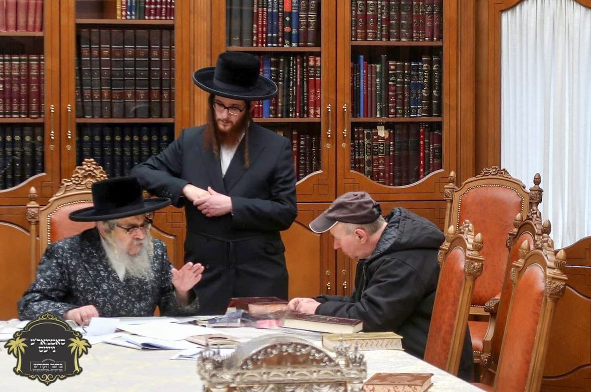 HQSatmar's tweet photo. Satmar Grand Rebbe Aron Selling his #chametz before #Passover a tradition to fulfill Jewish law that prohibits the possession or consumption of chumetz during #Pesach The sale involves filling out a "chametz sale authorization" form. #HappyPassover https://t.co/m0eeKJsbyu