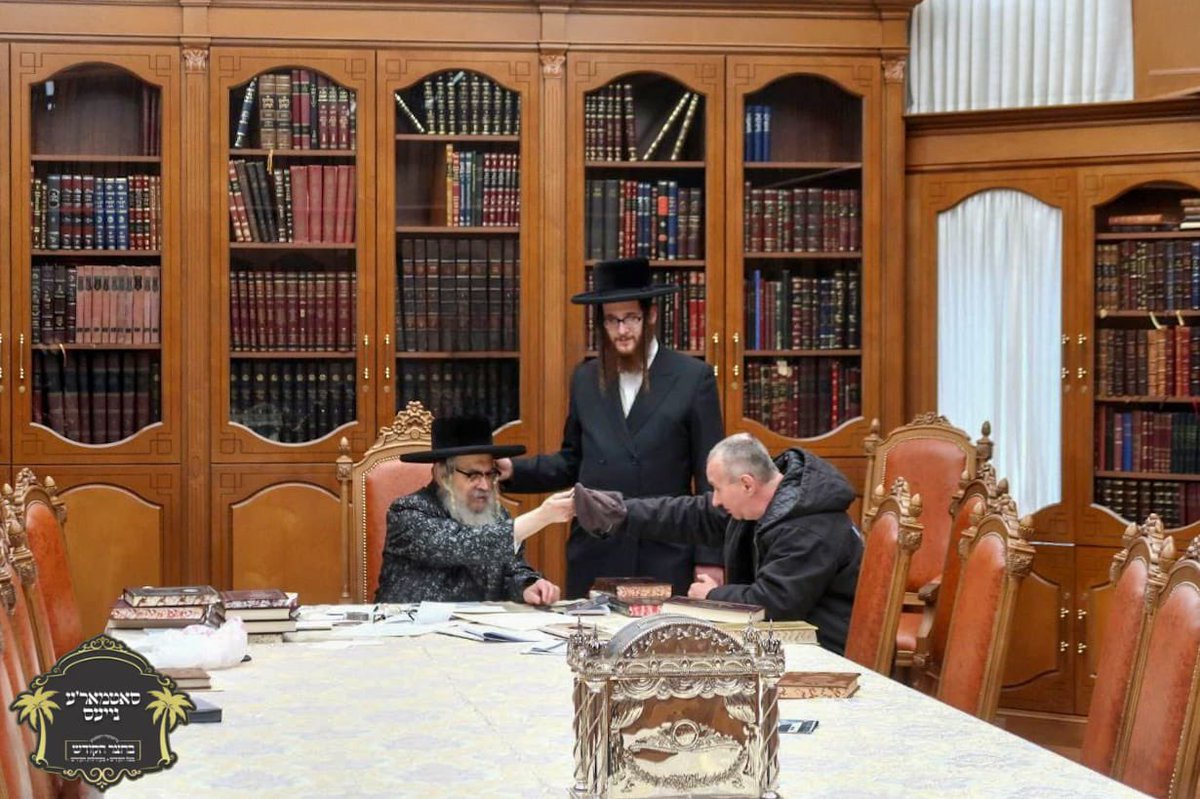 HQSatmar's tweet photo. Satmar Grand Rebbe Aron Selling his #chametz before #Passover a tradition to fulfill Jewish law that prohibits the possession or consumption of chumetz during #Pesach The sale involves filling out a "chametz sale authorization" form. #HappyPassover https://t.co/m0eeKJsbyu