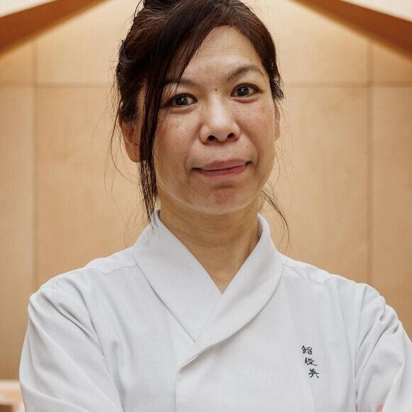 🇫🇷 Chizuko Kimura est la première femme cheffe sushi au monde à recevoir une étoile Michelin ! L’étoilée, cheffe du restaurant Sushi Shunei, dans le 18ᵉ arrondissement de Paris, encourage les femmes dans le monde de la gastronomie à croire que tout est possible ! 🍣 (ELLE)

📸
