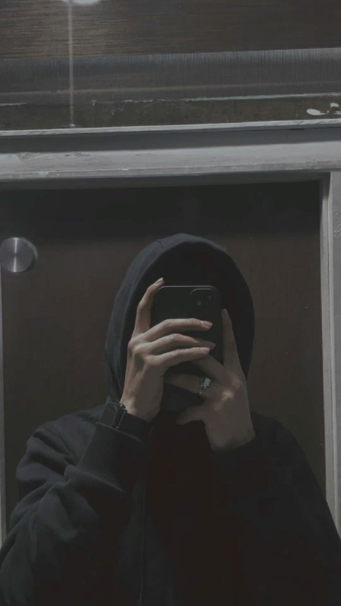 أنا المفتون بعينيك
وأنا أقل الناظرين🤍