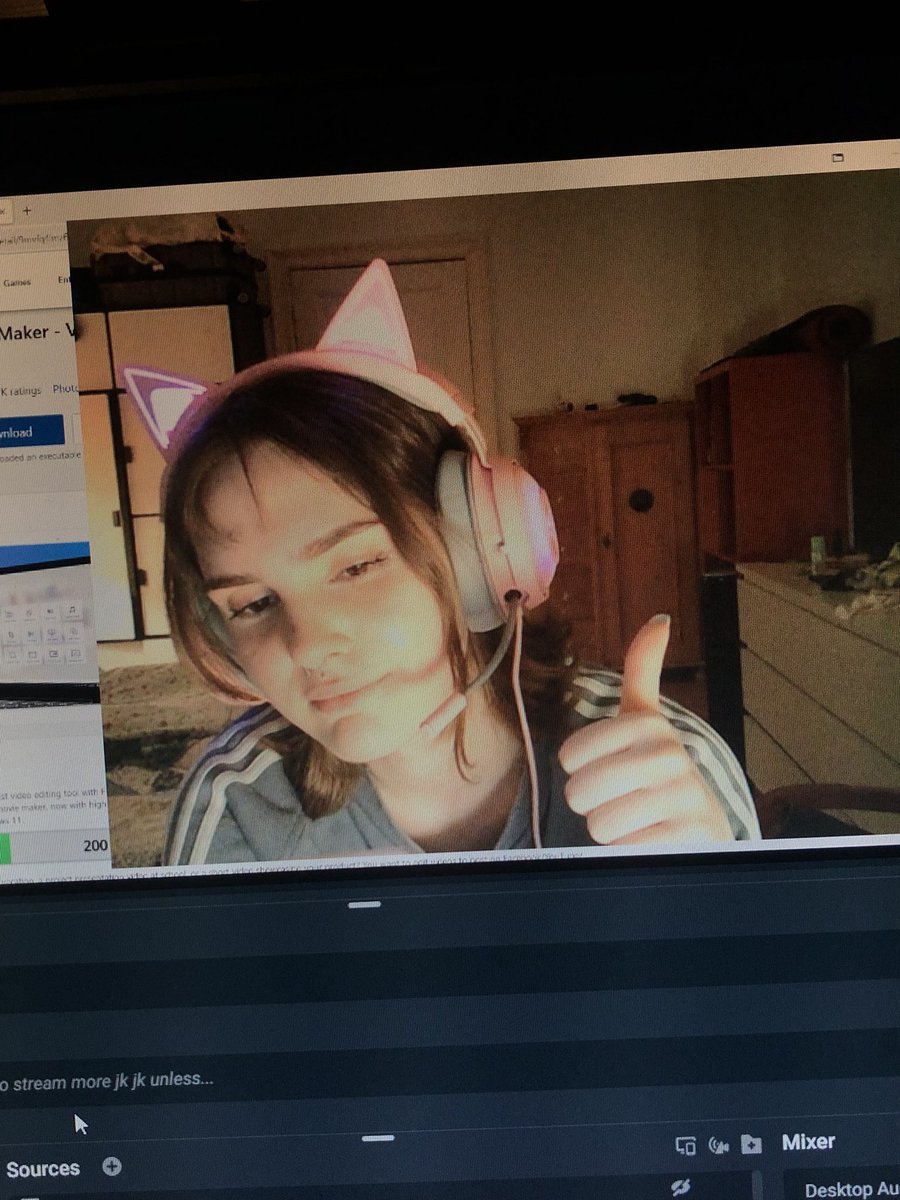 xPeeblus's tweet photo. Revachol's most blunted! Playing some Disco elysium come joinn!! 
https://t.co/k5sjkYnuNz #streaming #twitch #stream #SupportSmallStreamers #DiscoElysium #gaming #twitchaffiliated https://t.co/fAwqAkYgEr