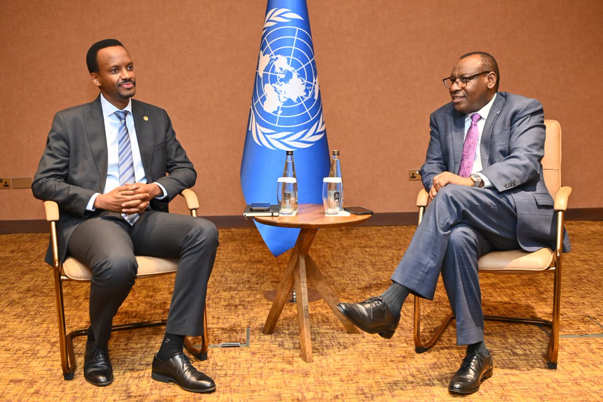 ECA_OFFICIAL's tweet photo. On the sidelines of #ARFSD11, @ECA_OFFICIAL Exec. Sec. @ClaverGatete & @EACCASSOA's Exec. Dir. Eng. Richard Gatete met & agreed to align efforts on liberalizing air transport, emphasizing planning & harmonized regulations for a safer, connected Africa.
#CASSOA #AfricaIntegration https://t.co/gMOHgKY7JI