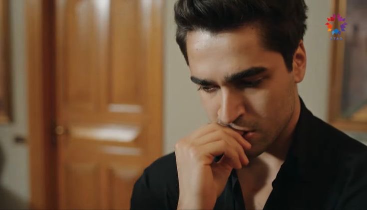 Düşünüyorum 3 sene once cuma akşamları ne yapiyordum unutmuşum kizlar ne yapiyorduk bir boşluk var