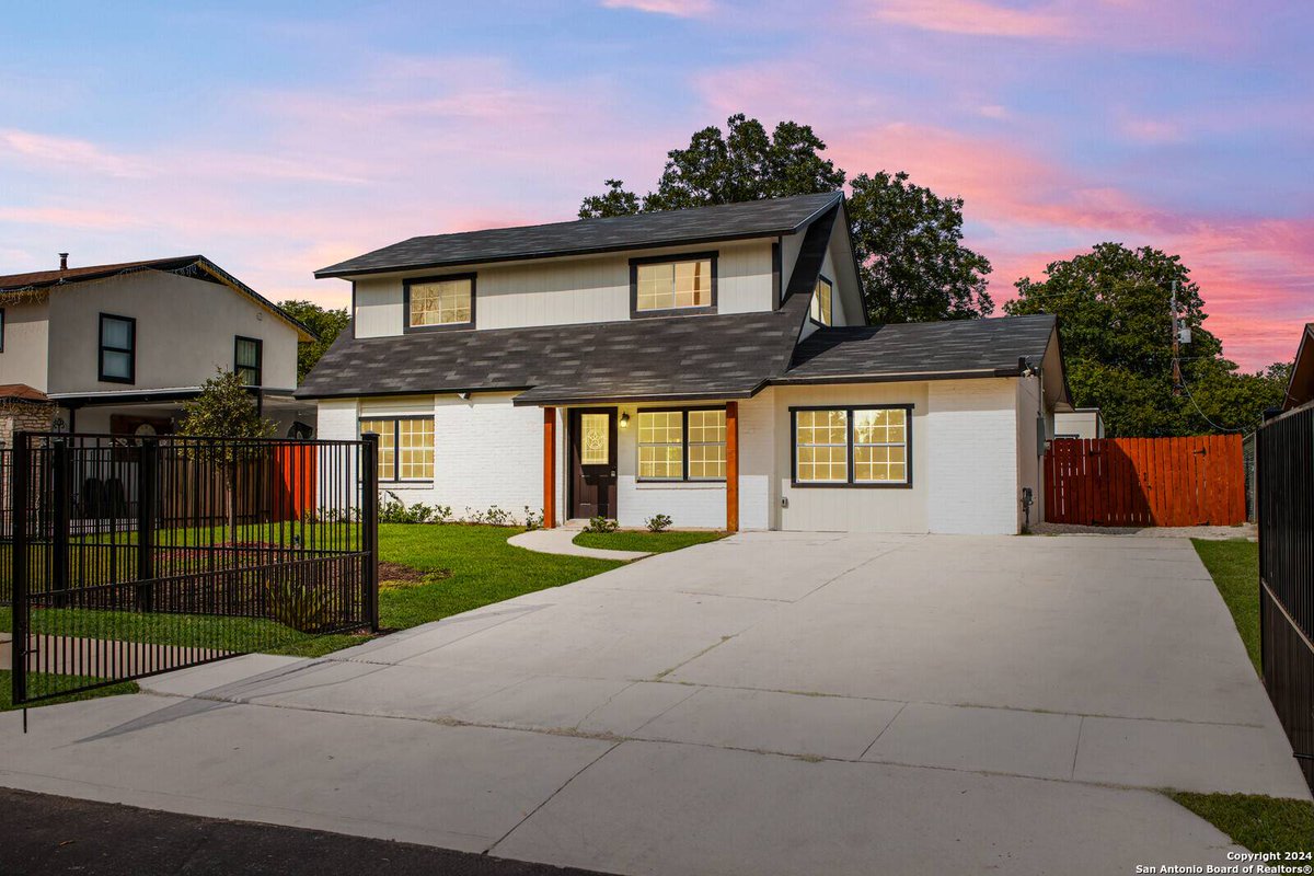 AmorDelavega's tweet photo. ✨ Welcome to 439 Susanwood Drive! This beautifully updated home in San Antonio features 3 bedrooms, 2 baths, and an array of new upgrades including a new roof, windows, and luxurious finishes. Perfect for any family. Please call 210-421-7823 or  email  homes@listwithamor.com https://t.co/s9MhiLz43Y