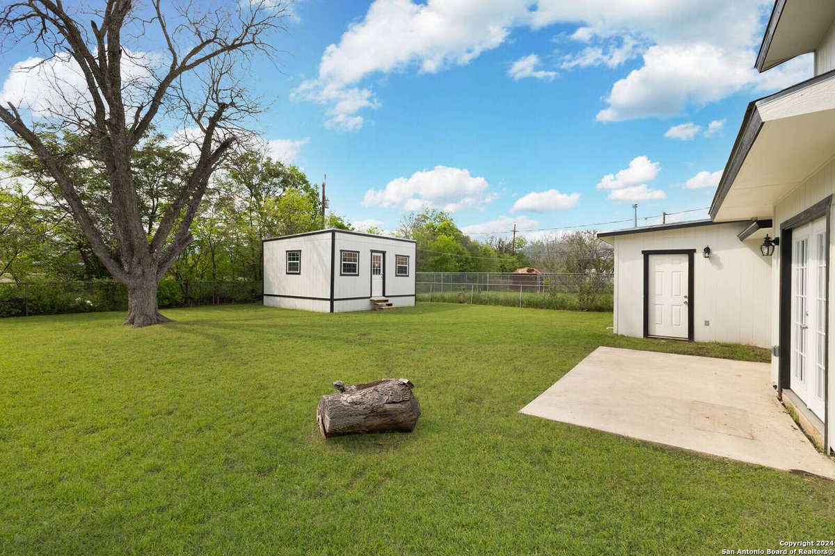 AmorDelavega's tweet photo. ✨ Welcome to 439 Susanwood Drive! This beautifully updated home in San Antonio features 3 bedrooms, 2 baths, and an array of new upgrades including a new roof, windows, and luxurious finishes. Perfect for any family. Please call 210-421-7823 or  email  homes@listwithamor.com https://t.co/s9MhiLz43Y