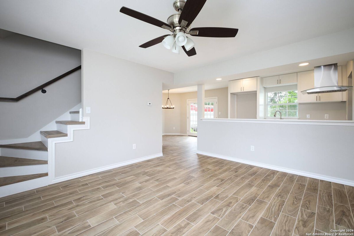 AmorDelavega's tweet photo. ✨ Welcome to 439 Susanwood Drive! This beautifully updated home in San Antonio features 3 bedrooms, 2 baths, and an array of new upgrades including a new roof, windows, and luxurious finishes. Perfect for any family. Please call 210-421-7823 or  email  homes@listwithamor.com https://t.co/s9MhiLz43Y