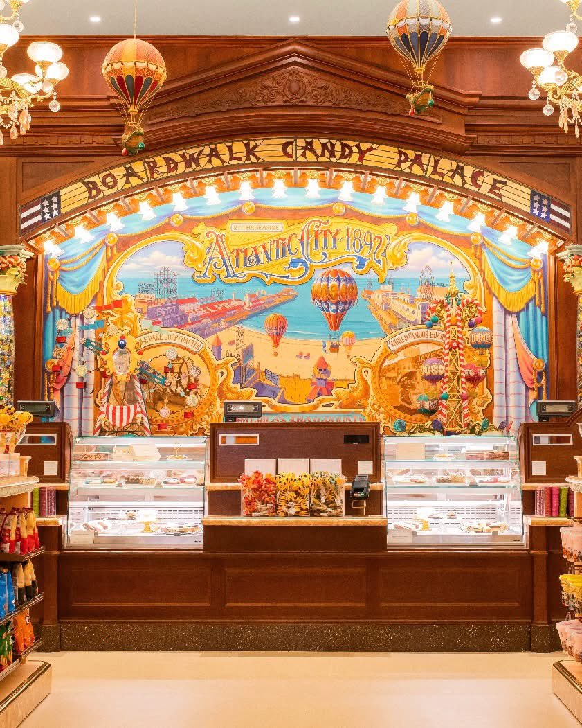 DLPExplorers's tweet photo. 🍬 Sweet news from Main Street, U.S.A.! The Boardwalk Candy Palace, sponsored by M&amp;M’S, has officially reopened its doors today! #DisneylandParis https://t.co/Lb0xZL5IOK