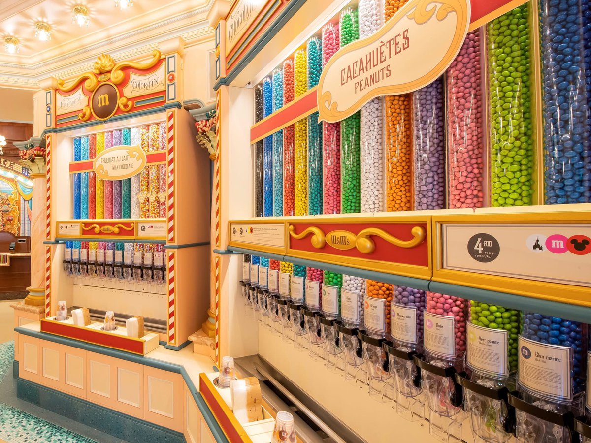 DLPExplorers's tweet photo. 🍬 Sweet news from Main Street, U.S.A.! The Boardwalk Candy Palace, sponsored by M&amp;M’S, has officially reopened its doors today! #DisneylandParis https://t.co/Lb0xZL5IOK