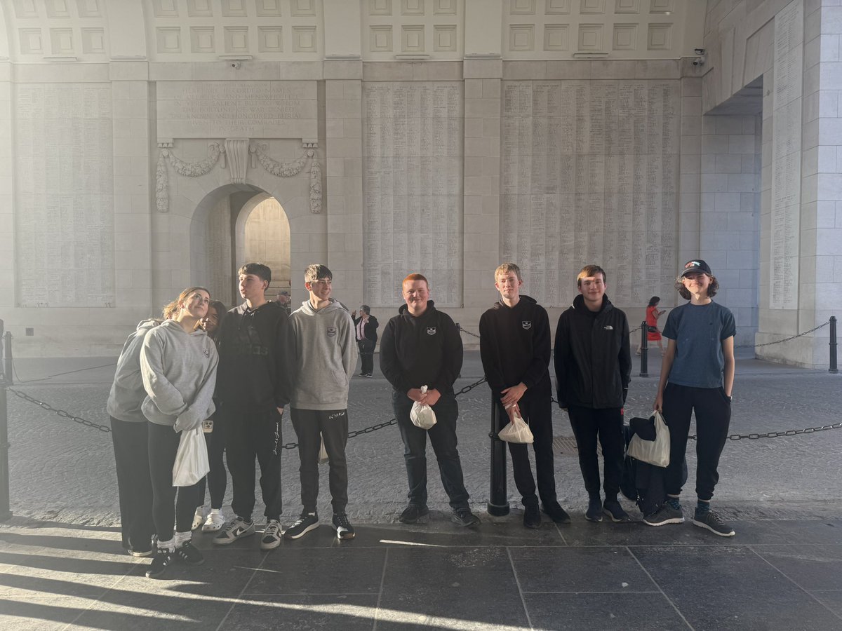 chephumanities's tweet photo. Poignant service at The Menin Gate tonight. Extremely moving ceremony!  @chepstowschool https://t.co/a1kHFWnAg4