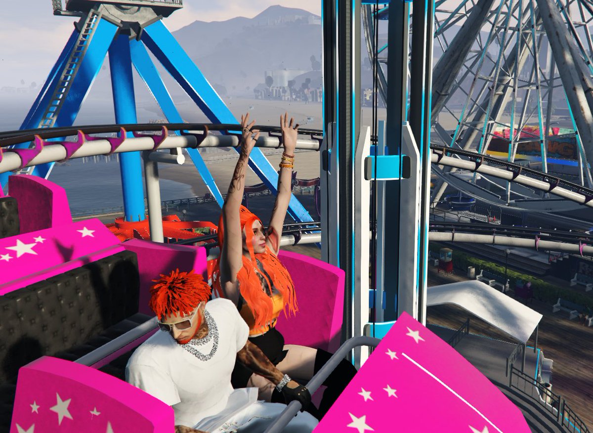 Harper_Synn's tweet photo. Some fun in our vacation city!! https://t.co/LOVMO9IqIT
