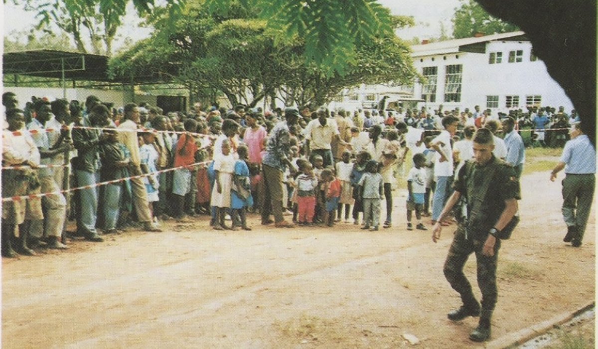joselyinechap's tweet photo. 11 April 1994 is a key date in the abandonment of Rwanda by the international community. 
On this day, Belgian UNMIR peacekeepers withdrew from the ETO school in Kicukiro, abandoning thousands Tutsi from the area who had sought safety at a UN base. As they sped off, the peacekeepers fired in the air to scare off any Tutsi that attempted to hang on to their trucks. The Interahamwe who had surrounded the school for days immediately started killing those at the school and marched the rest up the hill to Nyanza-Kicukiro where they massacred most them.

#Kwibuka31
