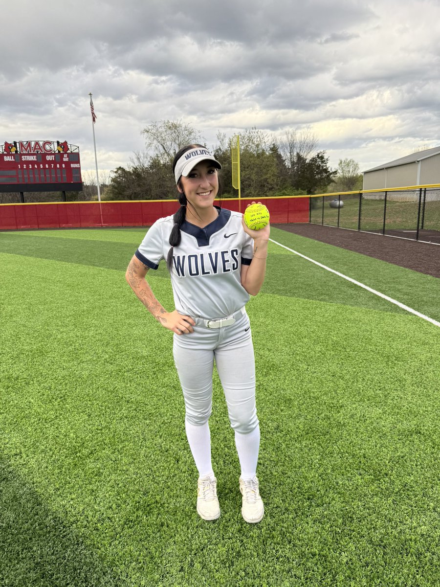 Yesterday we celebrated Sophomore Alahna Wilson reaching her 100th career hit! 

So proud of you Alahna💙