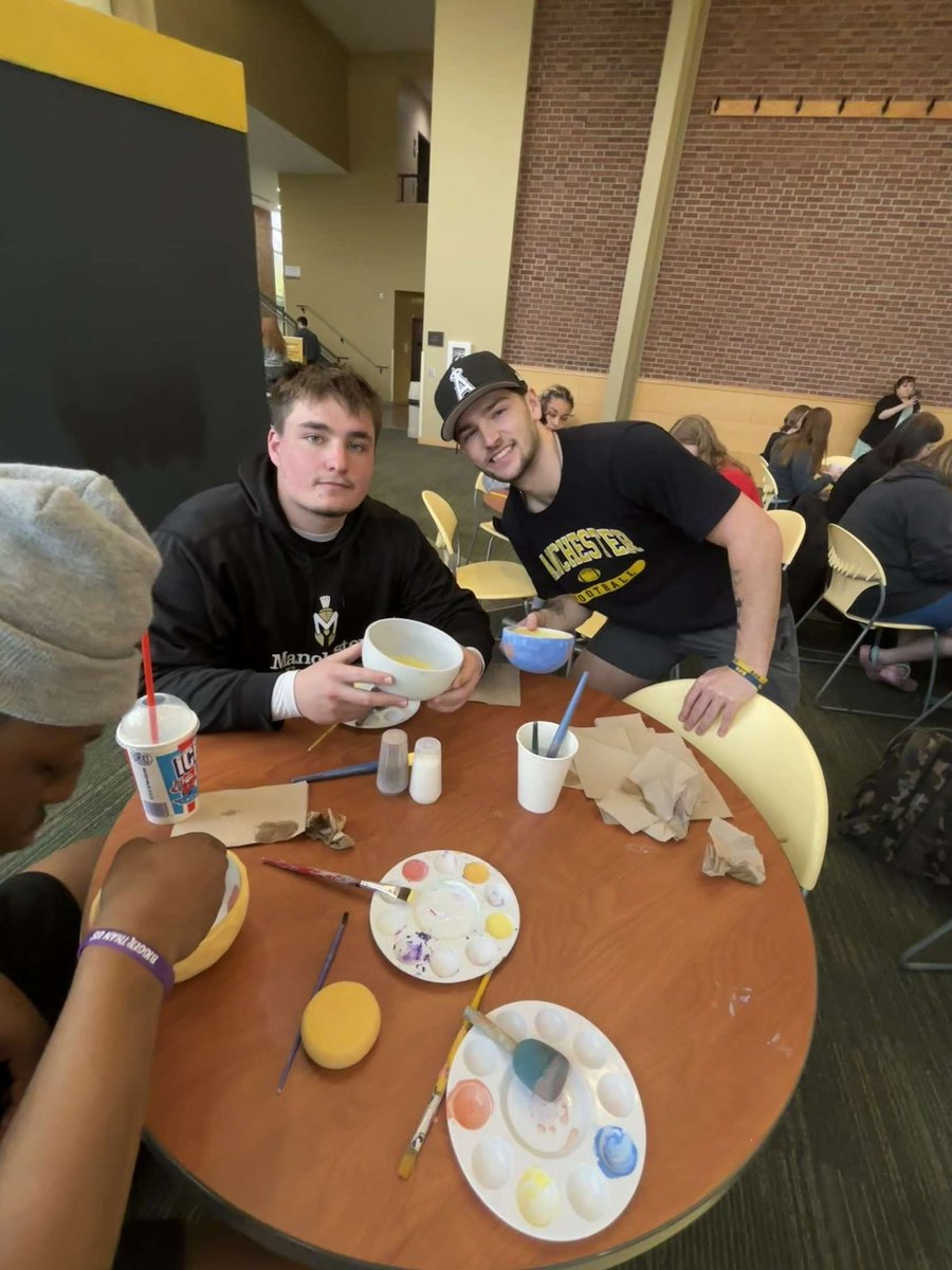 LukeMartin___'s tweet photo. Great day yesterday day painting some bowls #goldteam @MU_SpartanFB https://t.co/BTcdwPchAU