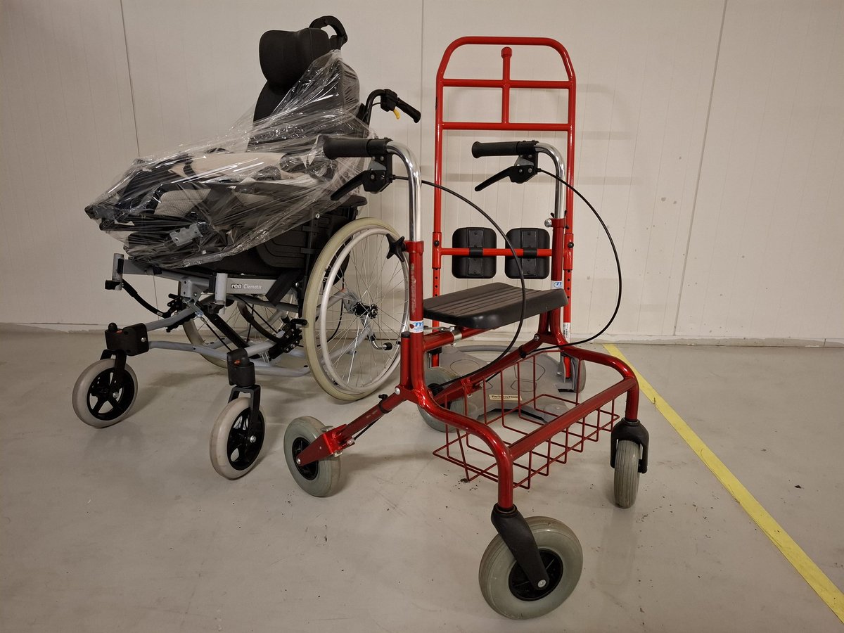 Esimerkiksi kuvan apuvälineitä pitäisi saada lattiasta kattoon pakattu pakettiauto Ukrainaan, joten vamos osallistumaan:

IBAN: FI08 1544 3000 3795 24
SAAJA: UkrainApu
VIESTI: Humanitarian
---
Mobilepay: 21061
---
RA/2024/2026