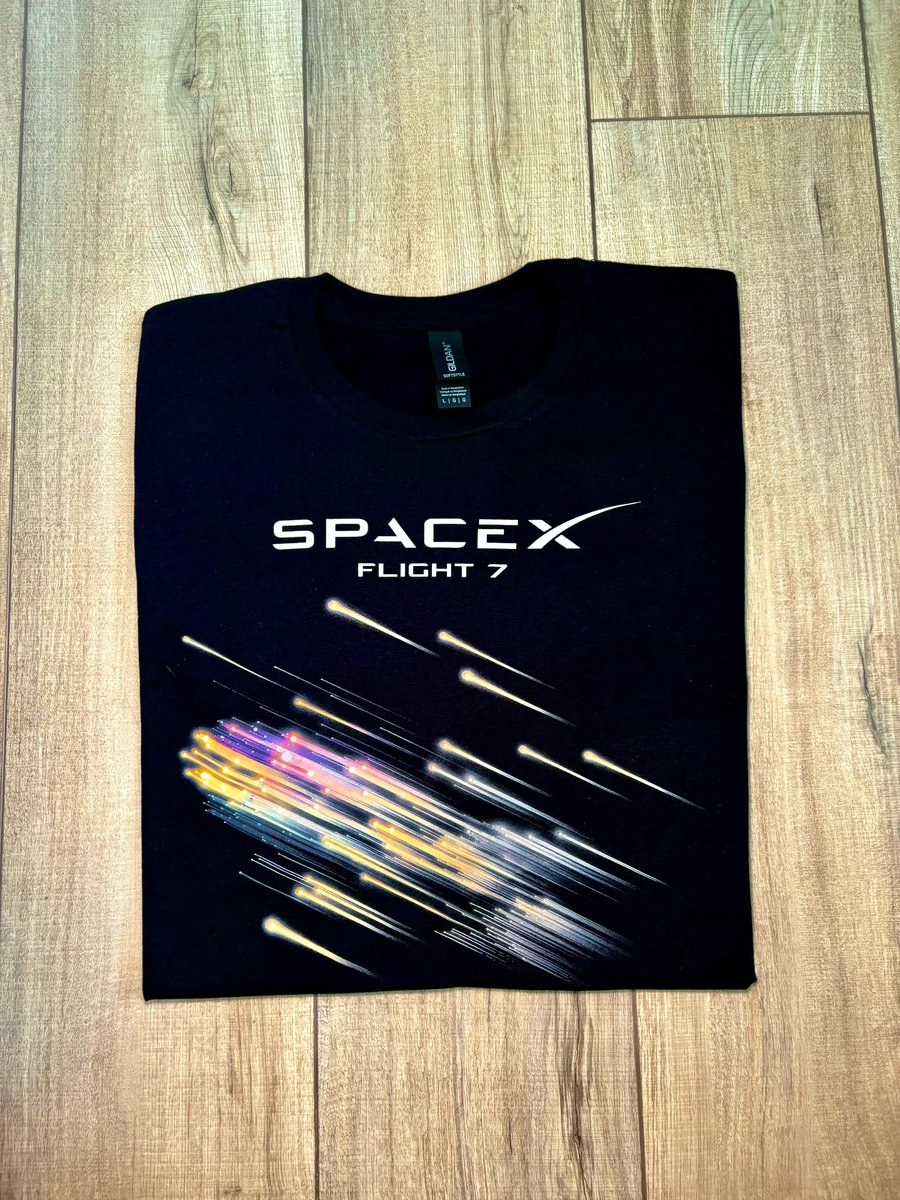 DougTheDadd's tweet photo. peep the new shirt 🤣

#SpaceX #Flight7 https://t.co/ayFAhn4z04