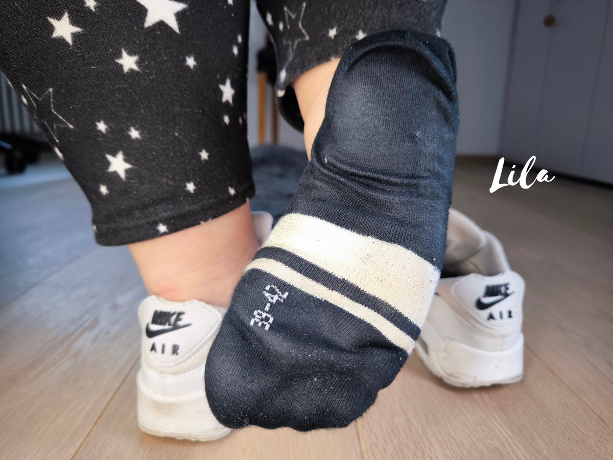 Die Socken sind durch und du Schlappschwanz? 🖕🏻

#blacksocks #footprint #footfetish #feetlover #fetish #feet #fussfetisch #footlovers #göttin #loser #goddess #zahlschwein #socks #feetfetish #sockslover #socken #smellysocks #socksgirl #fuss #fussabdruck