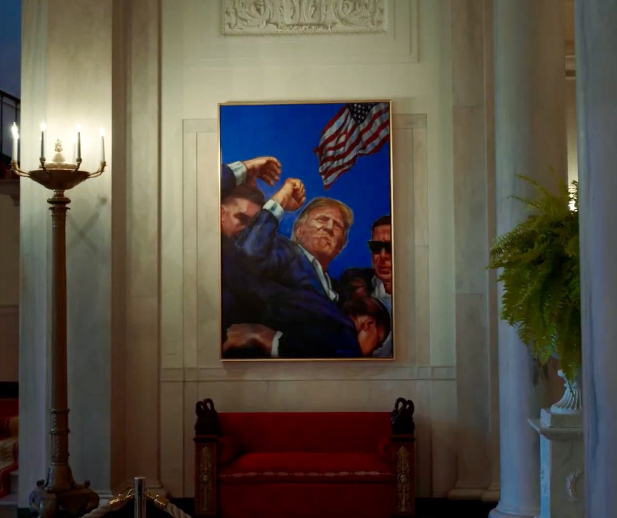 🚨 BREAKING: Donald Trump’s iconic picture has just been installed at the White House.
