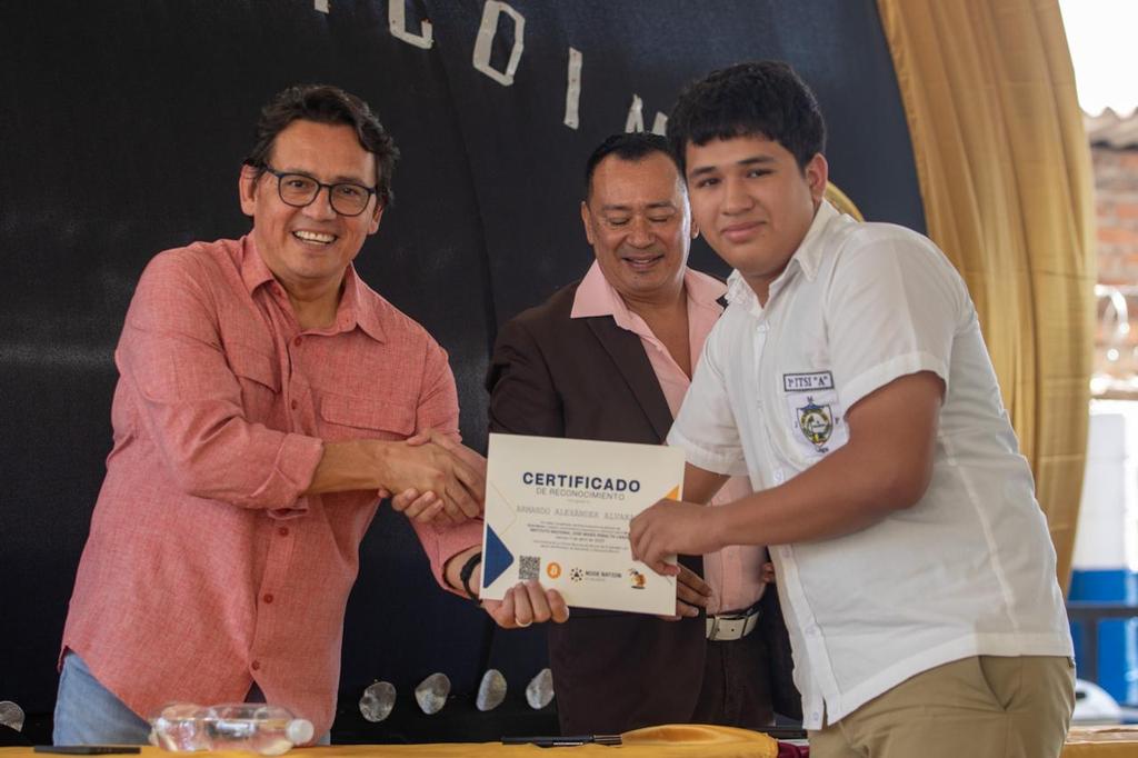 JMauricioPineda's tweet photo. Día de triunfo para 320 jóvenes talentosos que han culminado
el Diplomado Bitcoin https://t.co/CR9etW18yf